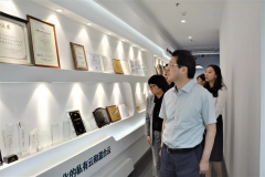 上海市闵行区区委常委、副区长吴斌莅临云轴科技考察调研