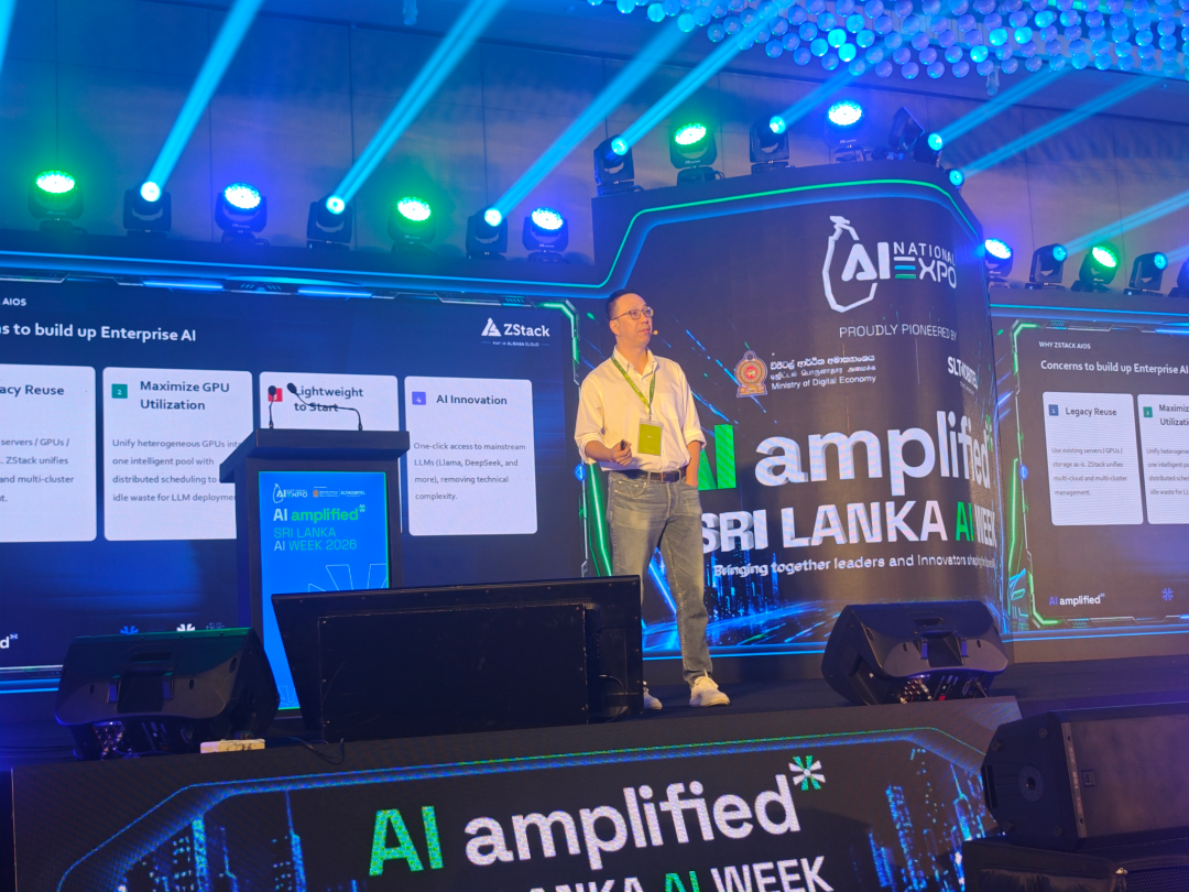 ZStack CEO 张鑫在大会现场介绍 AIOS 智塔平台